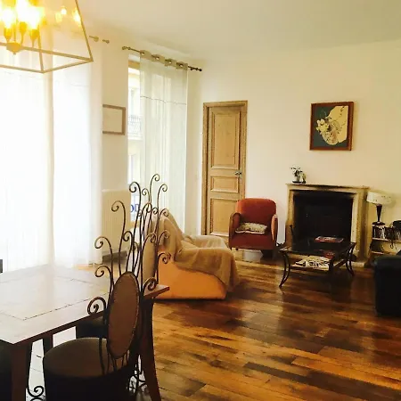 Superbe 2 Pieces Au Centre De Apartament *